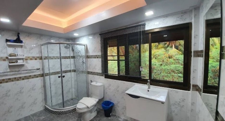 For sale 11 bedrooms hotel in Mueang Samut Songkhram, Samut Songkhram