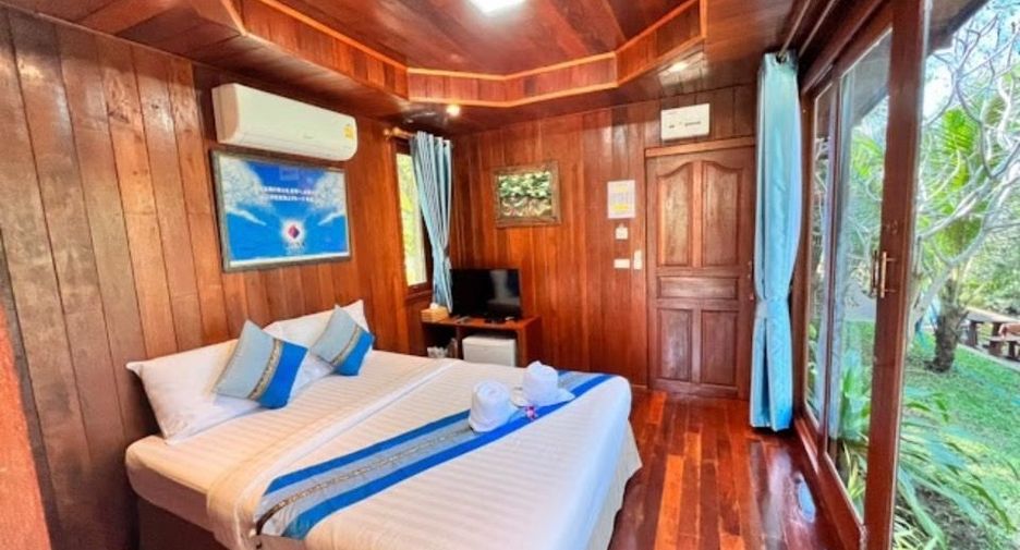 For sale 11 bedrooms hotel in Mueang Samut Songkhram, Samut Songkhram