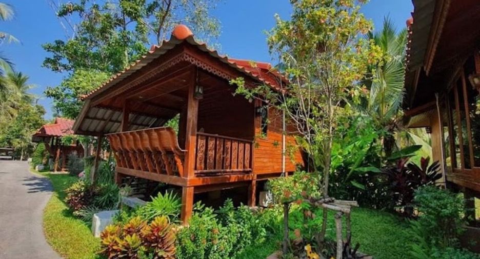 For sale 11 bedrooms hotel in Mueang Samut Songkhram, Samut Songkhram