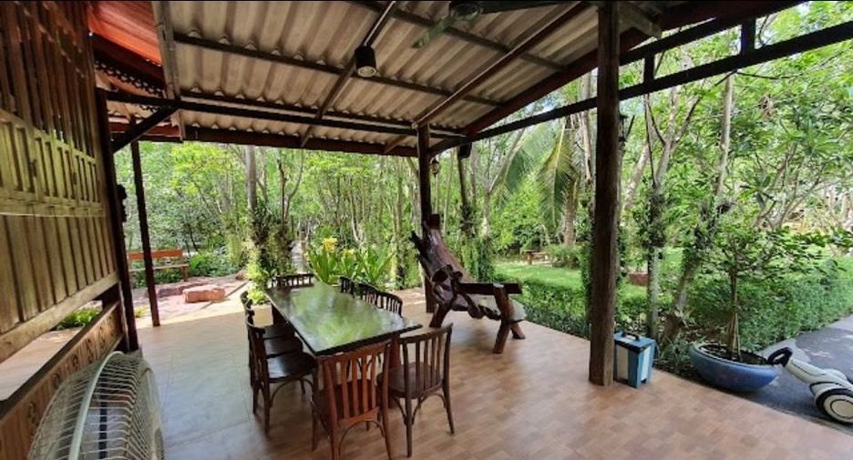 For sale 11 bedrooms hotel in Mueang Samut Songkhram, Samut Songkhram
