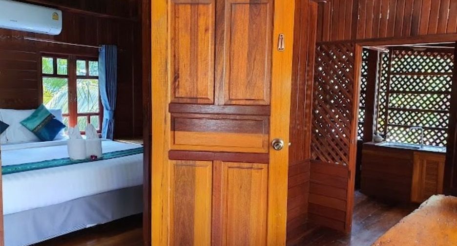 For sale 11 bedrooms hotel in Mueang Samut Songkhram, Samut Songkhram