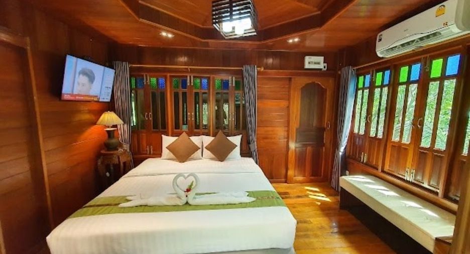 For sale 11 bedrooms hotel in Mueang Samut Songkhram, Samut Songkhram