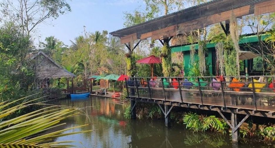 For sale 11 bedrooms hotel in Mueang Samut Songkhram, Samut Songkhram