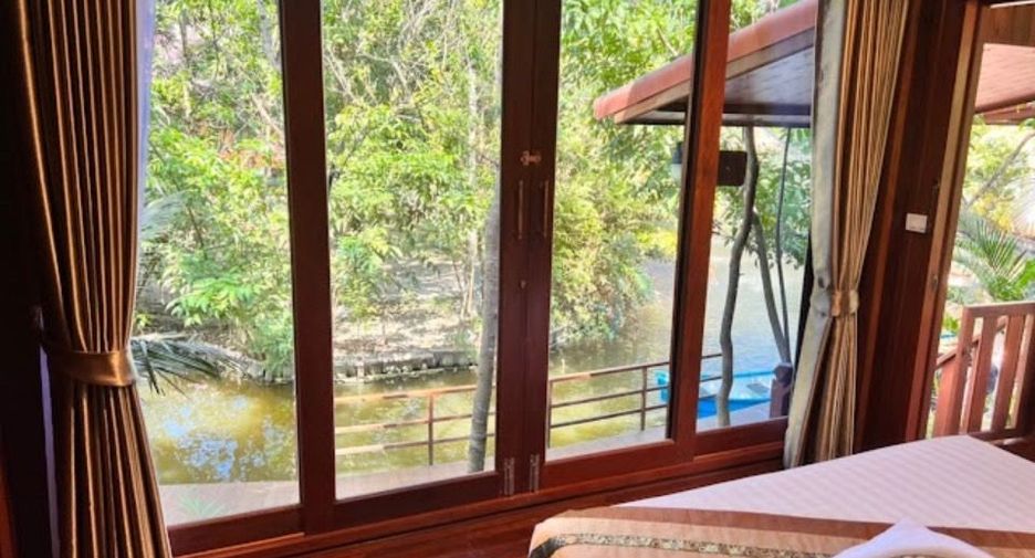 For sale 11 bedrooms hotel in Mueang Samut Songkhram, Samut Songkhram