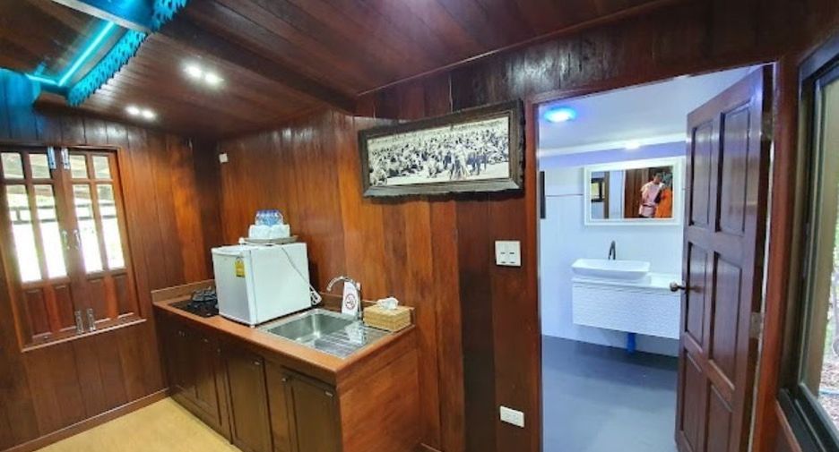 For sale 11 bedrooms hotel in Mueang Samut Songkhram, Samut Songkhram