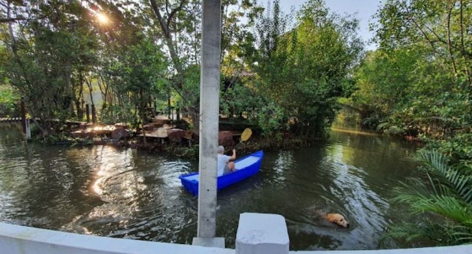 For sale 11 bedrooms hotel in Mueang Samut Songkhram, Samut Songkhram