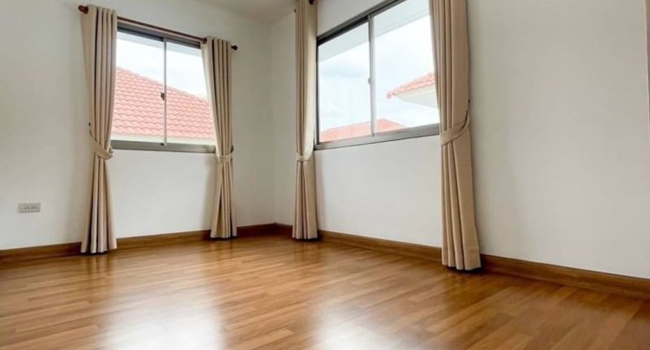 For sale 3 bedrooms house in Si Racha, Chonburi