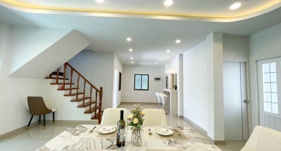 For sale 3 bedrooms house in Si Racha, Chonburi