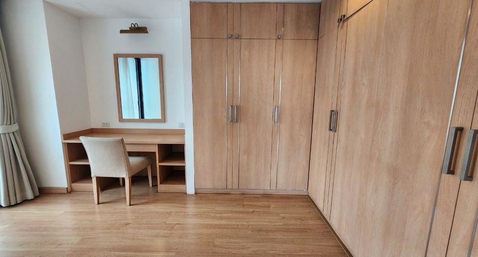 For rent 4 bedrooms apartment in Khlong Toei, Bangkok