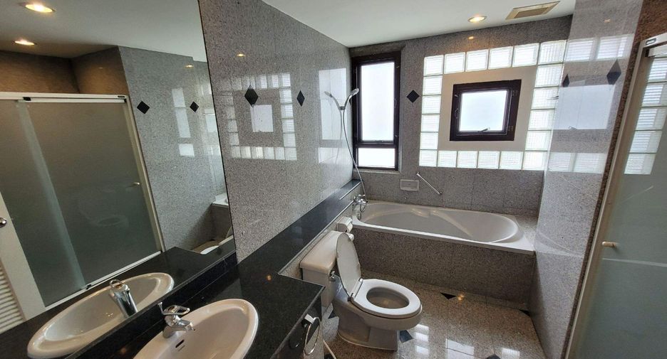 For rent 2 bedrooms apartment in Khlong Toei, Bangkok