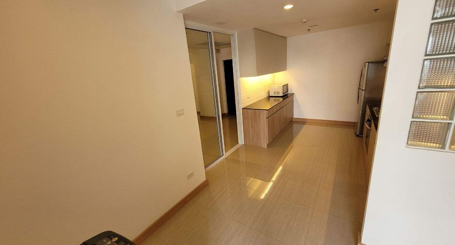 For rent 2 bedrooms apartment in Khlong Toei, Bangkok