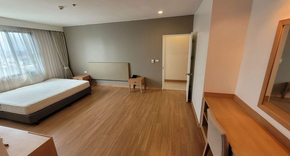 For rent 2 bedrooms apartment in Khlong Toei, Bangkok