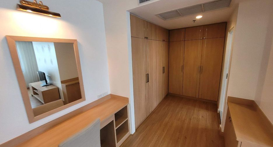 For rent 2 bedrooms apartment in Khlong Toei, Bangkok