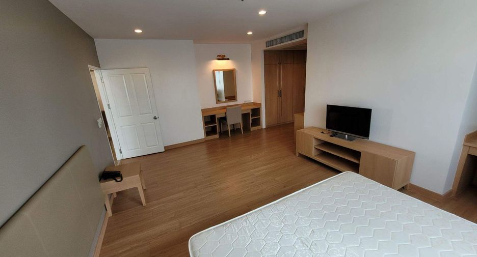 For rent 2 bedrooms apartment in Khlong Toei, Bangkok