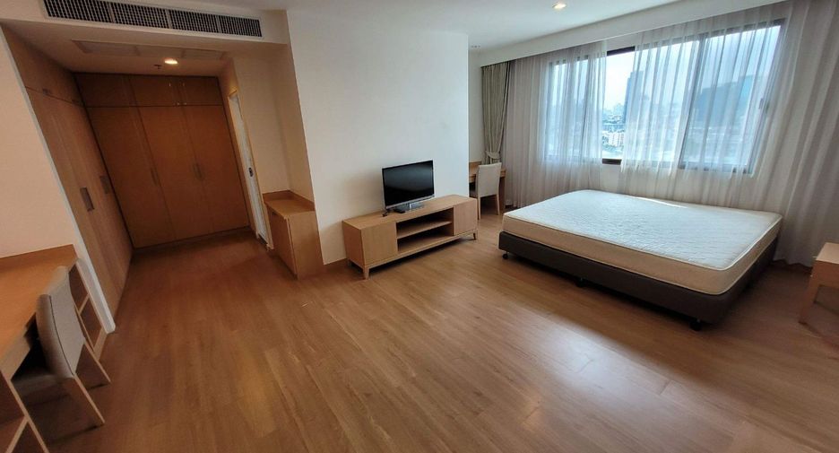 For rent 2 bedrooms apartment in Khlong Toei, Bangkok