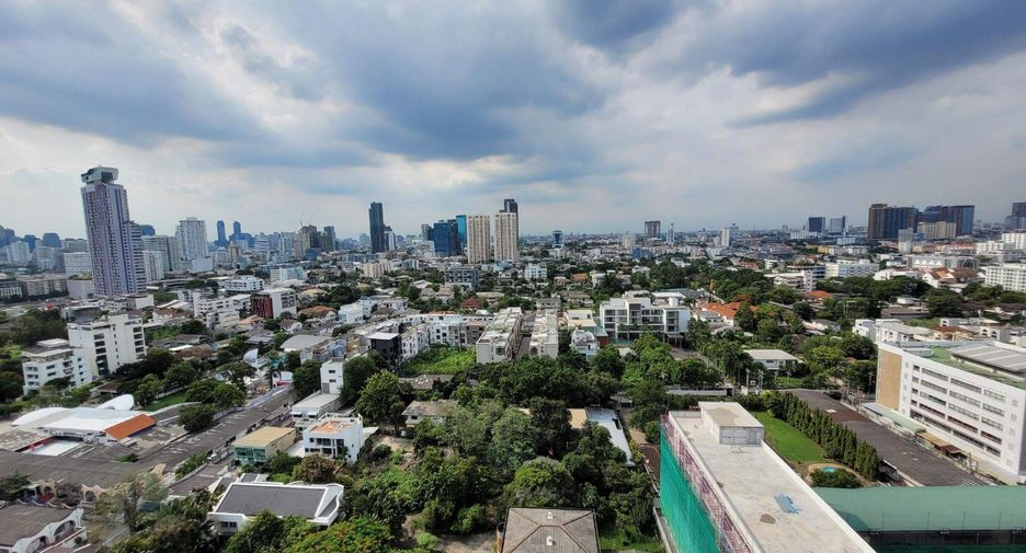 For rent 2 bedrooms apartment in Khlong Toei, Bangkok