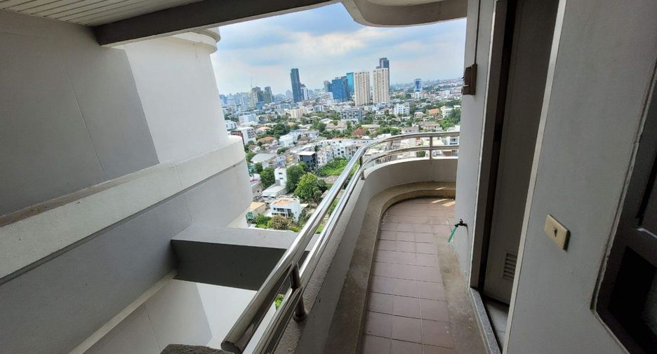 For rent 2 bedrooms apartment in Khlong Toei, Bangkok