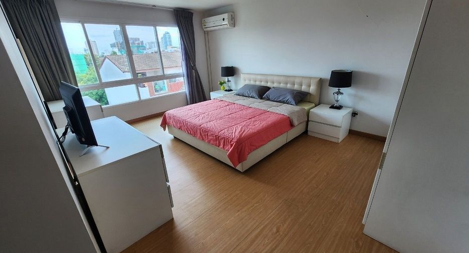 For rent 2 bedrooms apartment in Khlong Toei, Bangkok