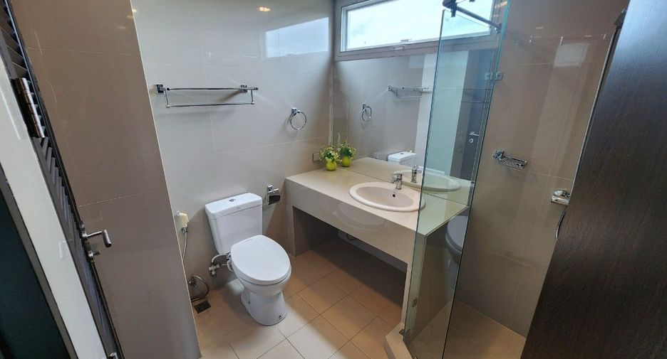 For rent 2 bedrooms apartment in Khlong Toei, Bangkok
