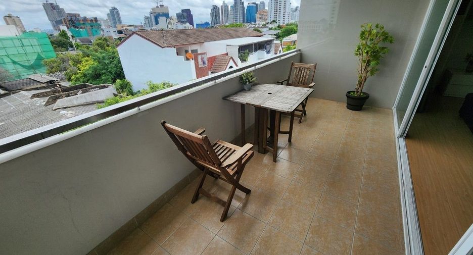 For rent 2 bedrooms apartment in Khlong Toei, Bangkok