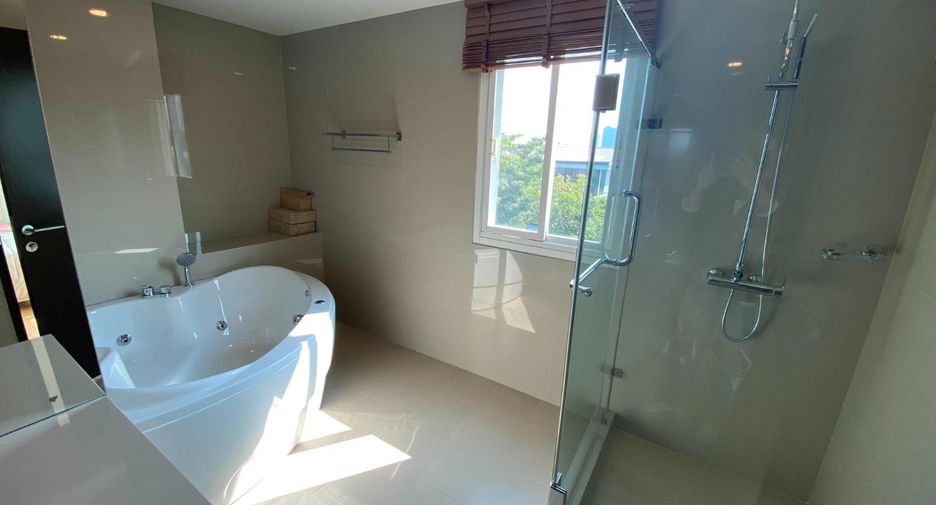 For rent 2 bedrooms apartment in Khlong Toei, Bangkok