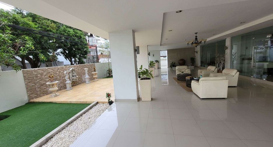 For rent 2 bedrooms apartment in Khlong Toei, Bangkok
