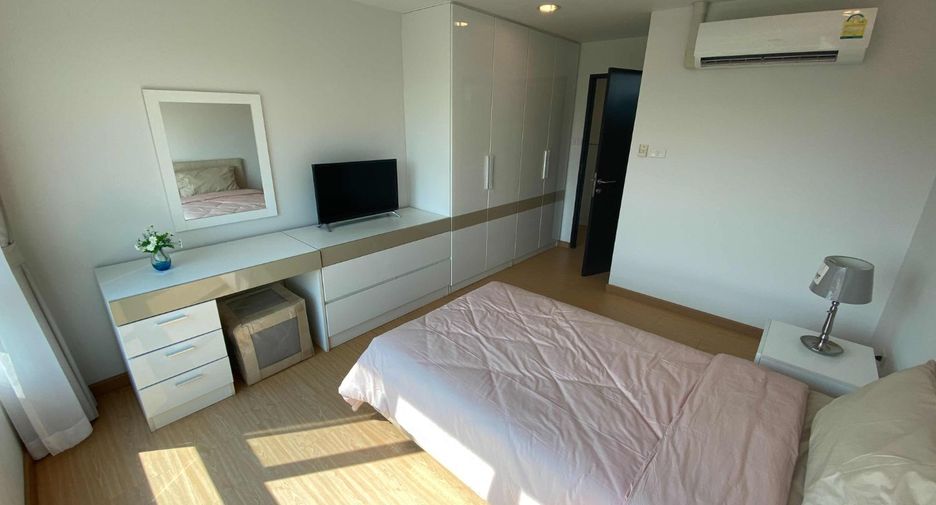 For rent 2 bedrooms apartment in Khlong Toei, Bangkok