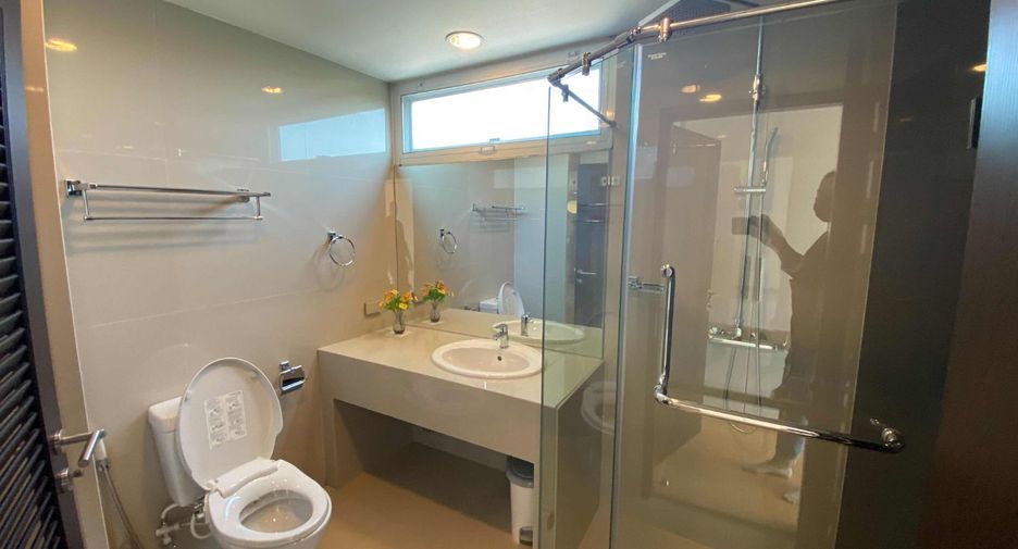 For rent 2 bedrooms apartment in Khlong Toei, Bangkok