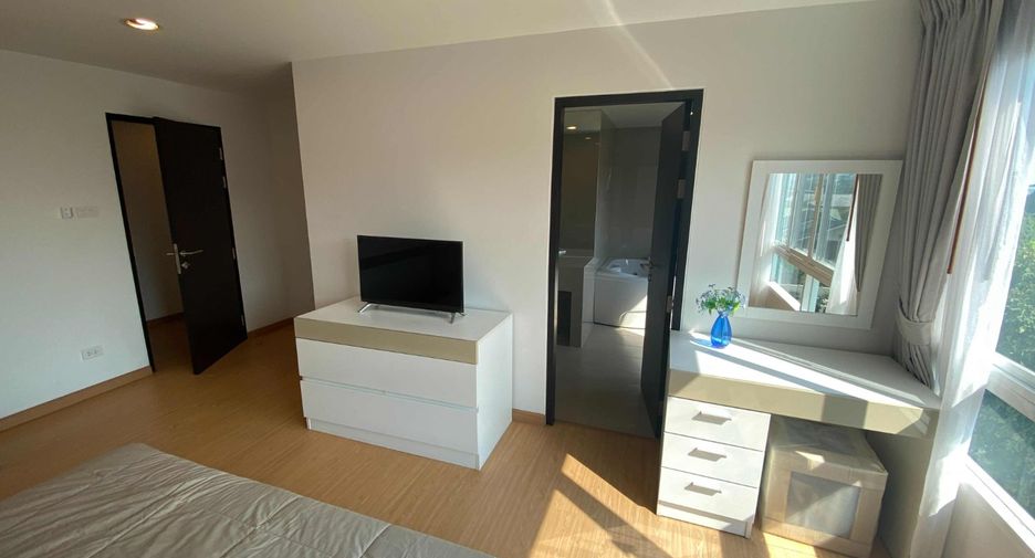 For rent 2 bedrooms apartment in Khlong Toei, Bangkok