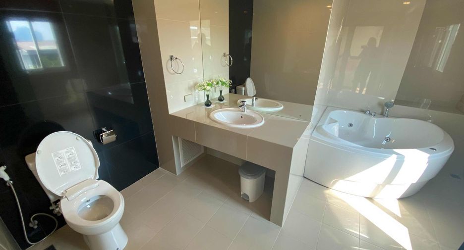 For rent 2 bedrooms apartment in Khlong Toei, Bangkok