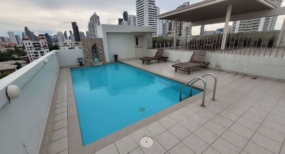 For rent 2 bedrooms apartment in Khlong Toei, Bangkok