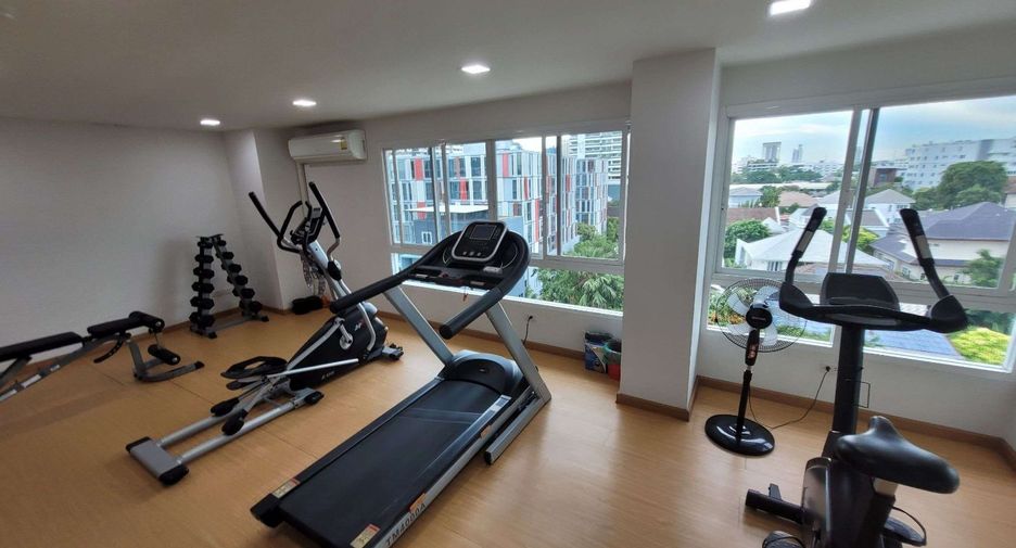 For rent 2 bedrooms apartment in Khlong Toei, Bangkok