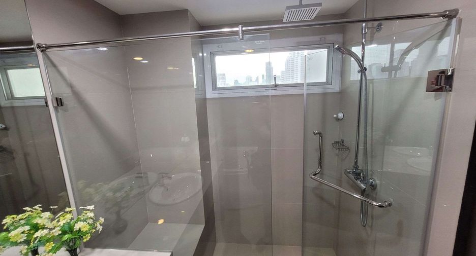 For rent 2 bedrooms apartment in Khlong Toei, Bangkok