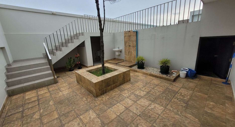 For rent 2 bedrooms apartment in Khlong Toei, Bangkok
