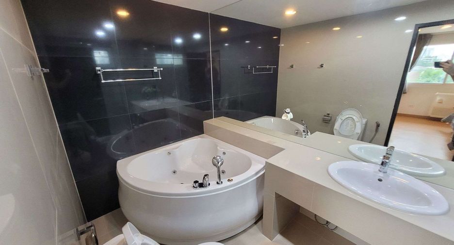 For rent 2 bedrooms apartment in Khlong Toei, Bangkok