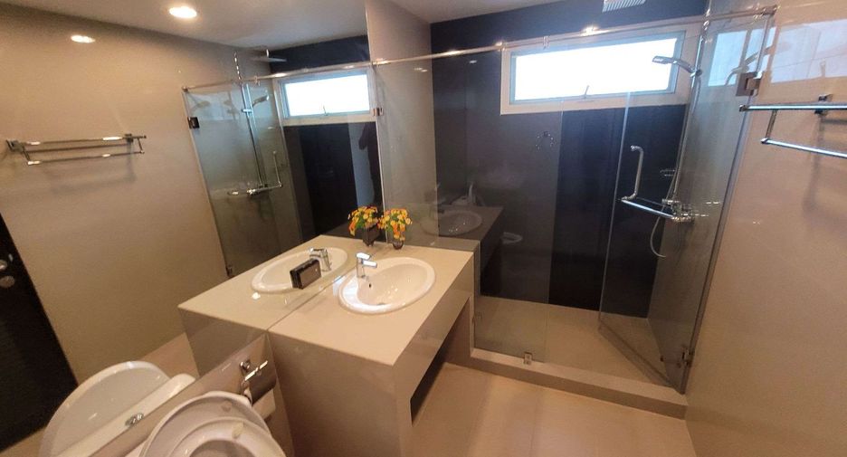 For rent 2 bedrooms apartment in Khlong Toei, Bangkok