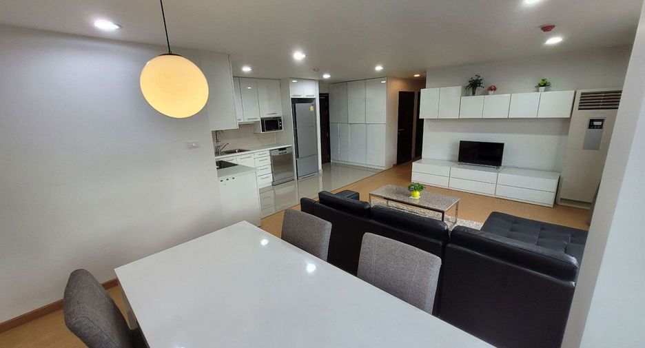 For rent 2 bedrooms apartment in Khlong Toei, Bangkok