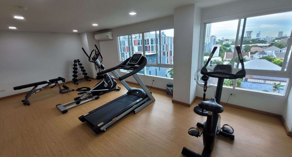 For rent 2 bedrooms apartment in Khlong Toei, Bangkok