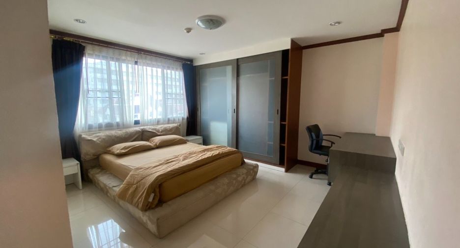 For rent 3 bedrooms apartment in Khlong Toei, Bangkok