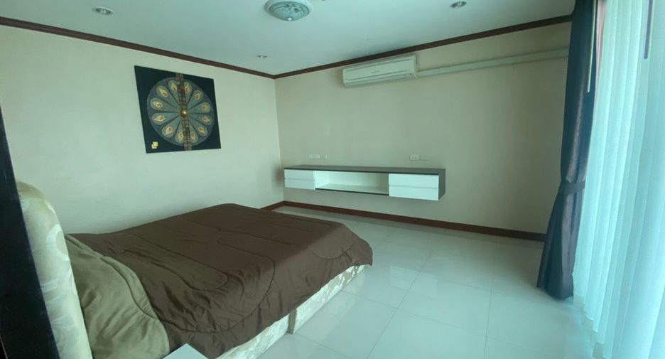 For rent 3 bedrooms apartment in Khlong Toei, Bangkok