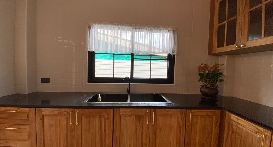 For rent and for sale 3 bedrooms house in San Kamphaeng, Chiang Mai