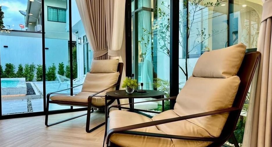 Haus zur Miete mit 5 Zimmer in Lat Krabang, Bangkok