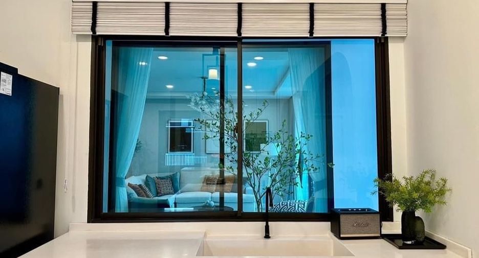 Haus zur Miete mit 5 Zimmer in Lat Krabang, Bangkok