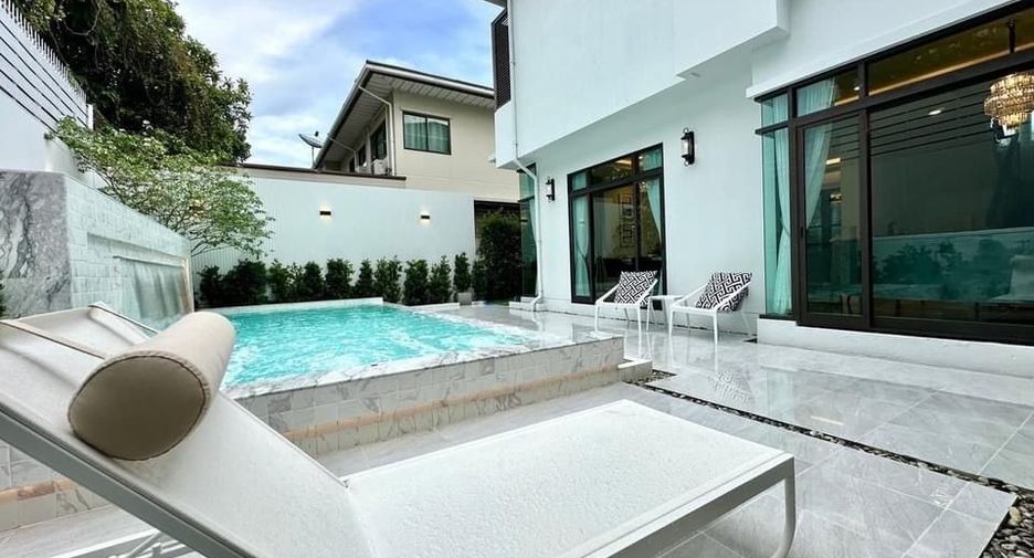 Haus zur Miete mit 5 Zimmer in Lat Krabang, Bangkok
