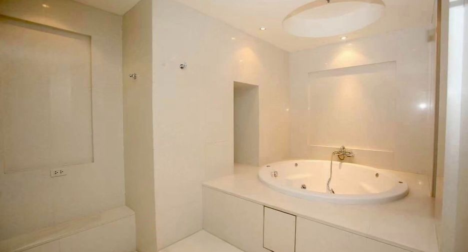 For rent 4 bedrooms condo in Pathum Wan, Bangkok