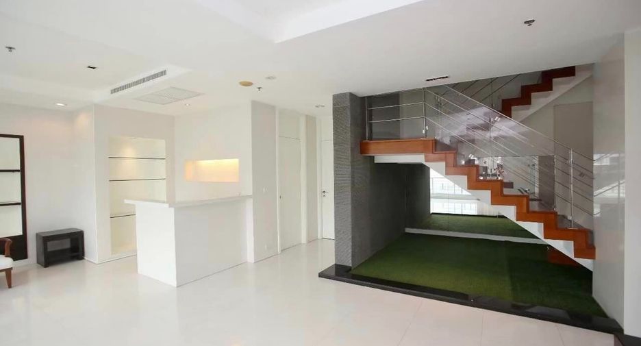 For rent 4 bedrooms condo in Pathum Wan, Bangkok