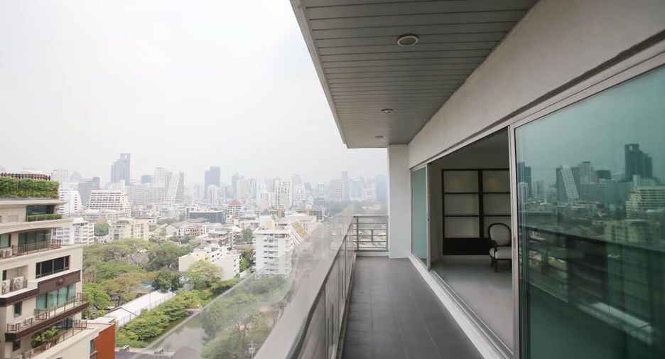 For rent 4 bedrooms condo in Pathum Wan, Bangkok