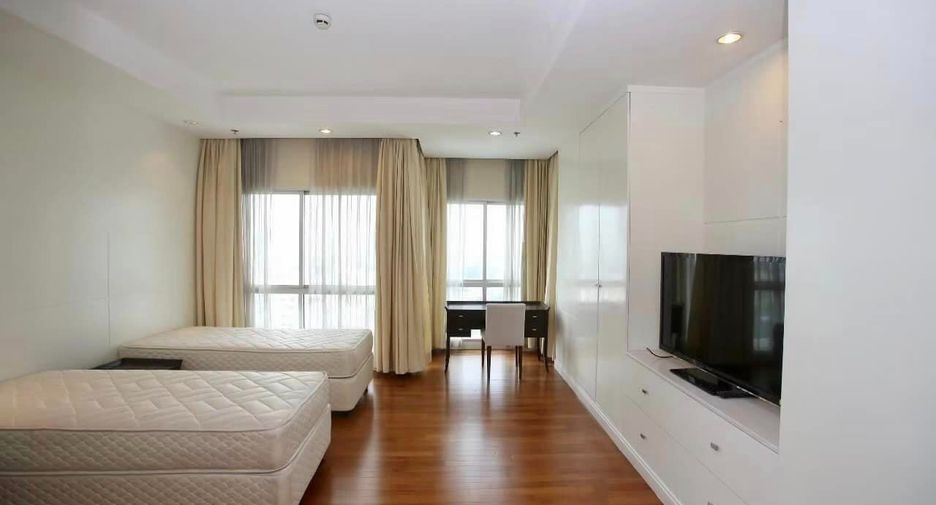 For rent 4 bedrooms condo in Pathum Wan, Bangkok