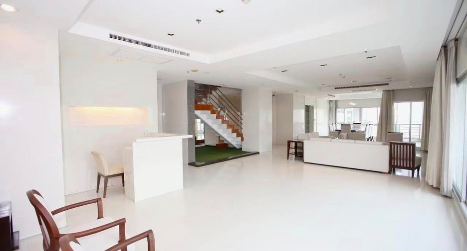 For rent 4 bedrooms condo in Pathum Wan, Bangkok