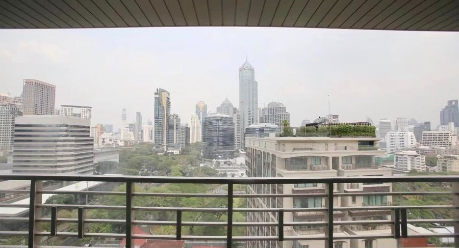 For rent 4 bedrooms condo in Pathum Wan, Bangkok